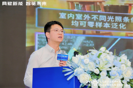 银河通用创始人王鹤勾勒人形机器人产业新图景，合成数